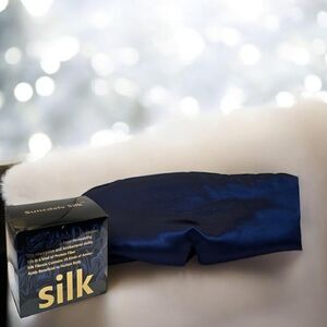 Mulberry Silk Sleep Mask & Silk Hair Scrunchies Set Of 4 in Navy Blue